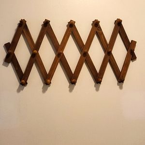 Accordion Style Expandable Wall Wooden Coat Rack 16 Hooks (Pegs)